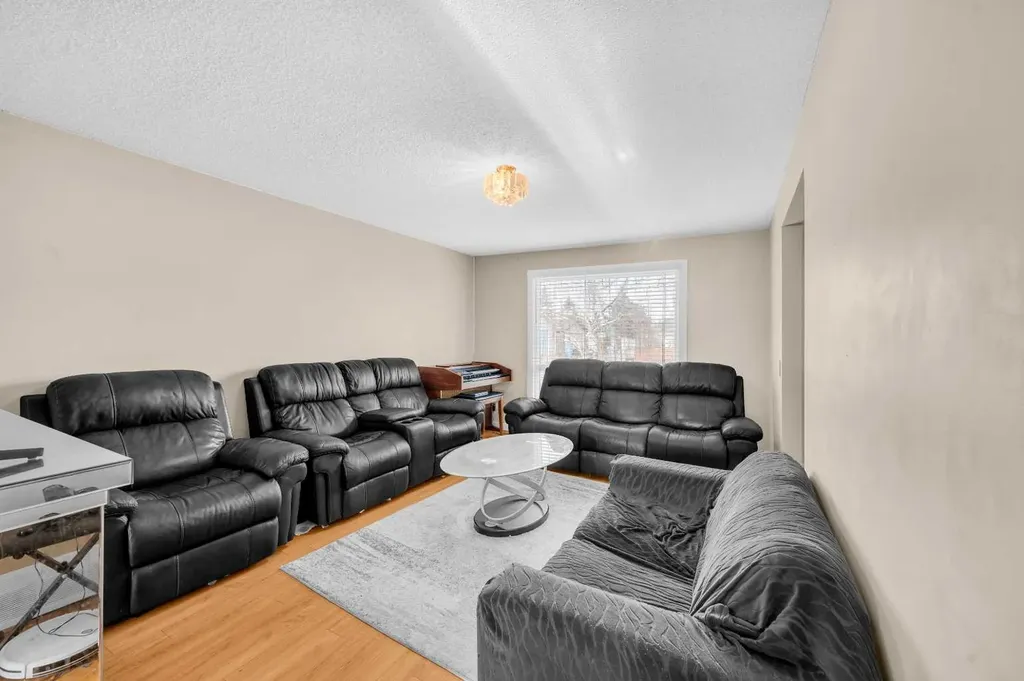 120 Castlebrook Rise NE Calgary AB T3J 1P1