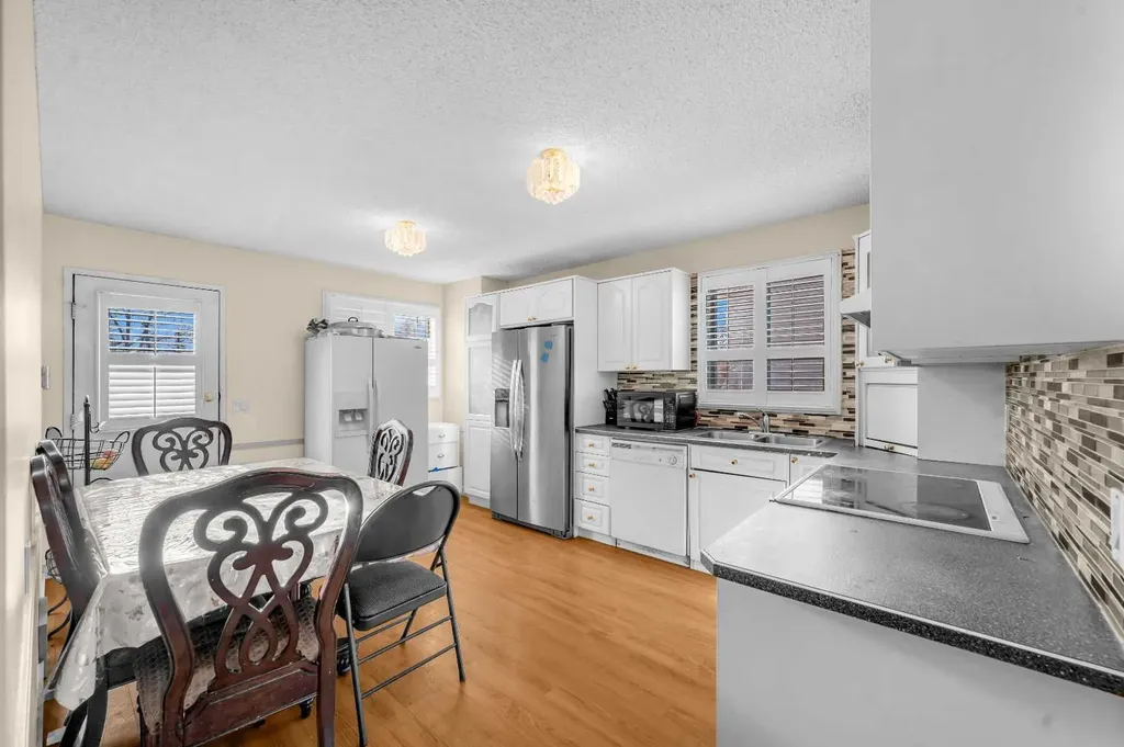 120 Castlebrook Rise NE Calgary AB T3J 1P1