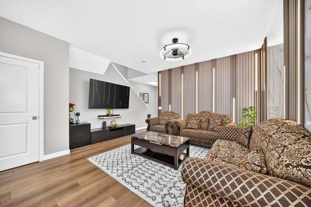 59 Corner Meadows Villas NE Calgary AB T3N 1J5