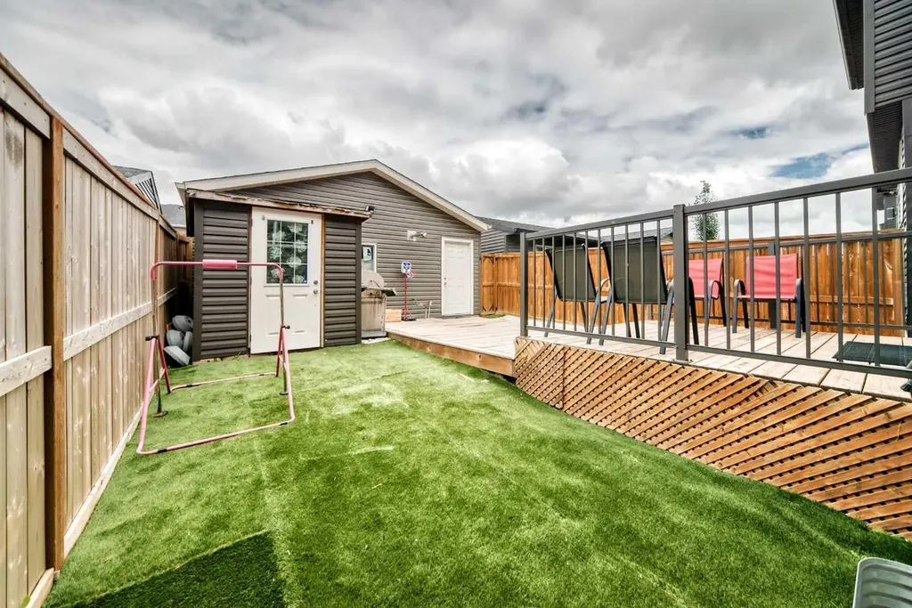 59 Corner Meadows Villas NE Calgary AB T3N 1J5