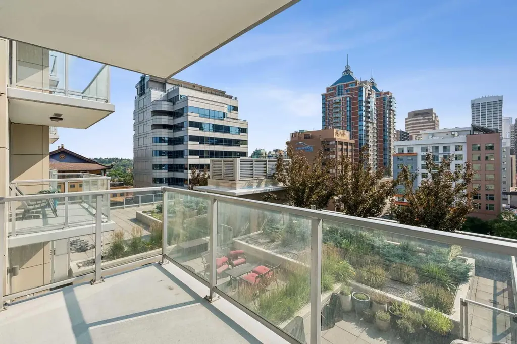 1025 5 Avenue SW Calgary AB T2P 1N4