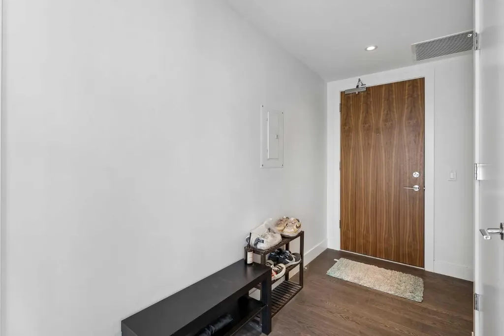 1025 5 Avenue SW Calgary AB T2P 1N4