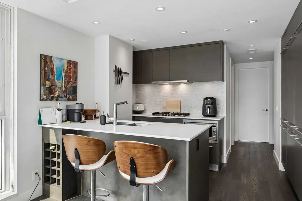 1025 5 Avenue SW Calgary AB T2P 1N4