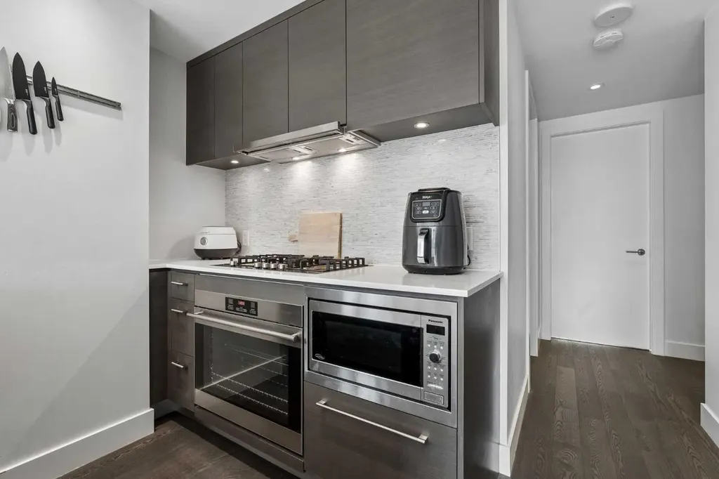 1025 5 Avenue SW Calgary AB T2P 1N4