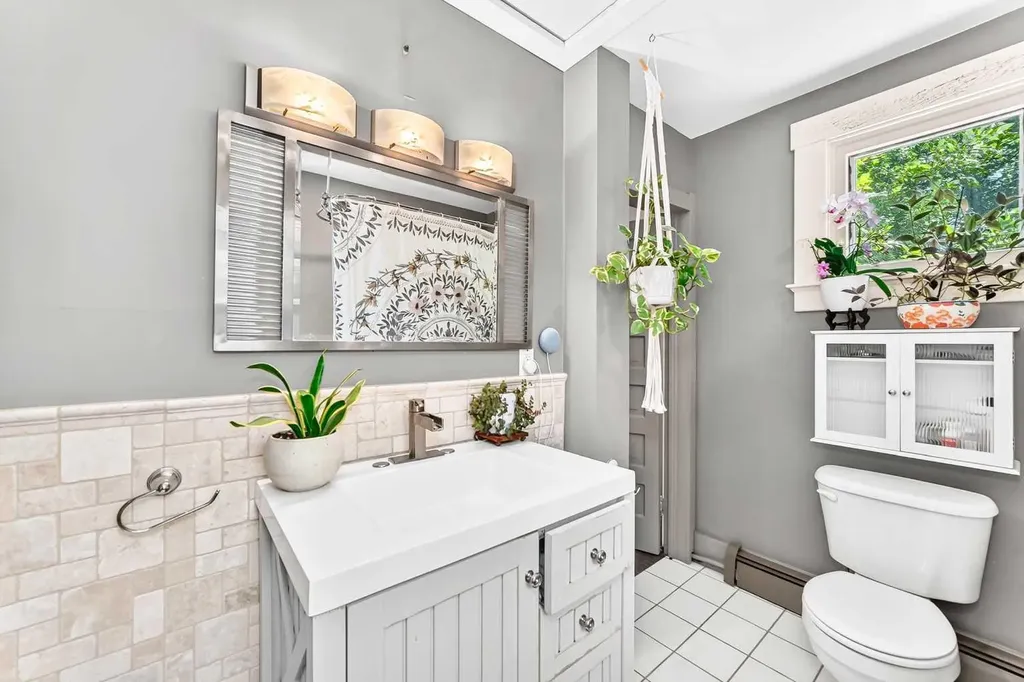 1402 5 Avenue S Lethbridge AB T1J 0V9