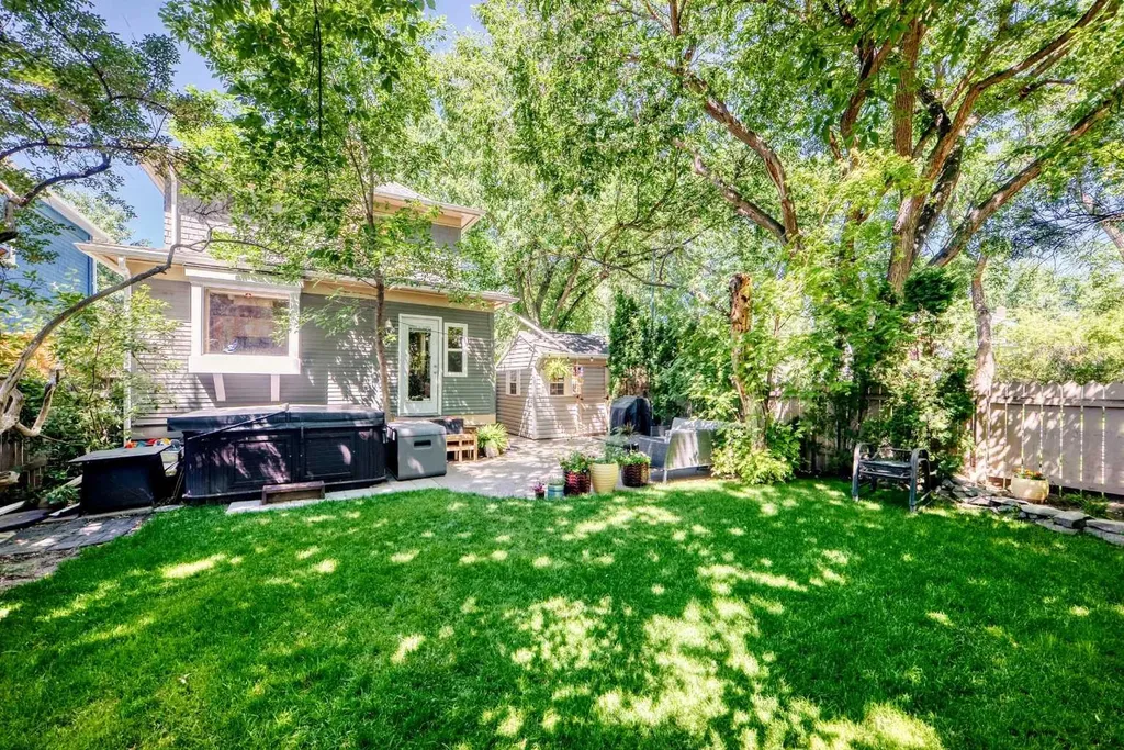1402 5 Avenue S Lethbridge AB T1J 0V9