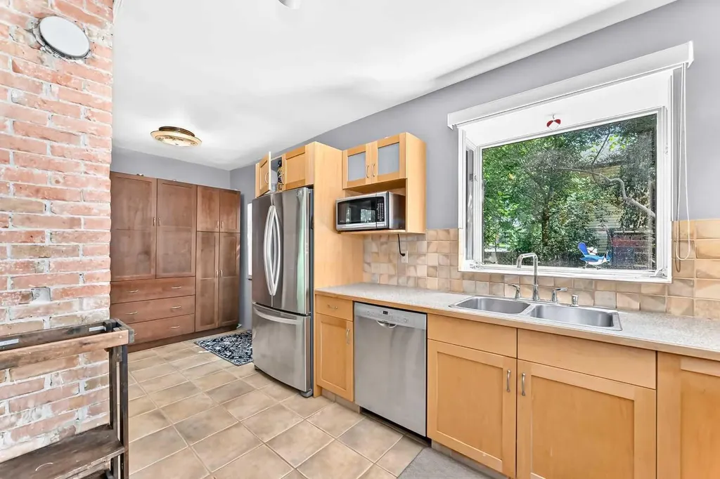 1402 5 Avenue S Lethbridge AB T1J 0V9