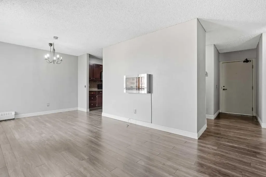 145 Point Drive NW Calgary AB T3B 4W1