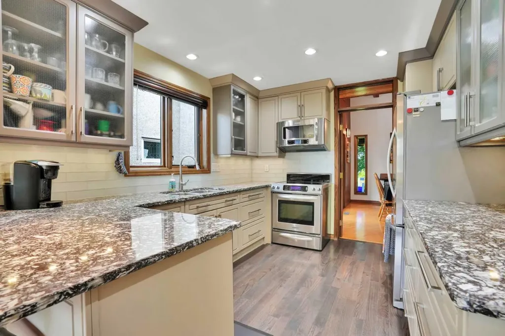217 11 Avenue NE Calgary AB T2E 0Y9