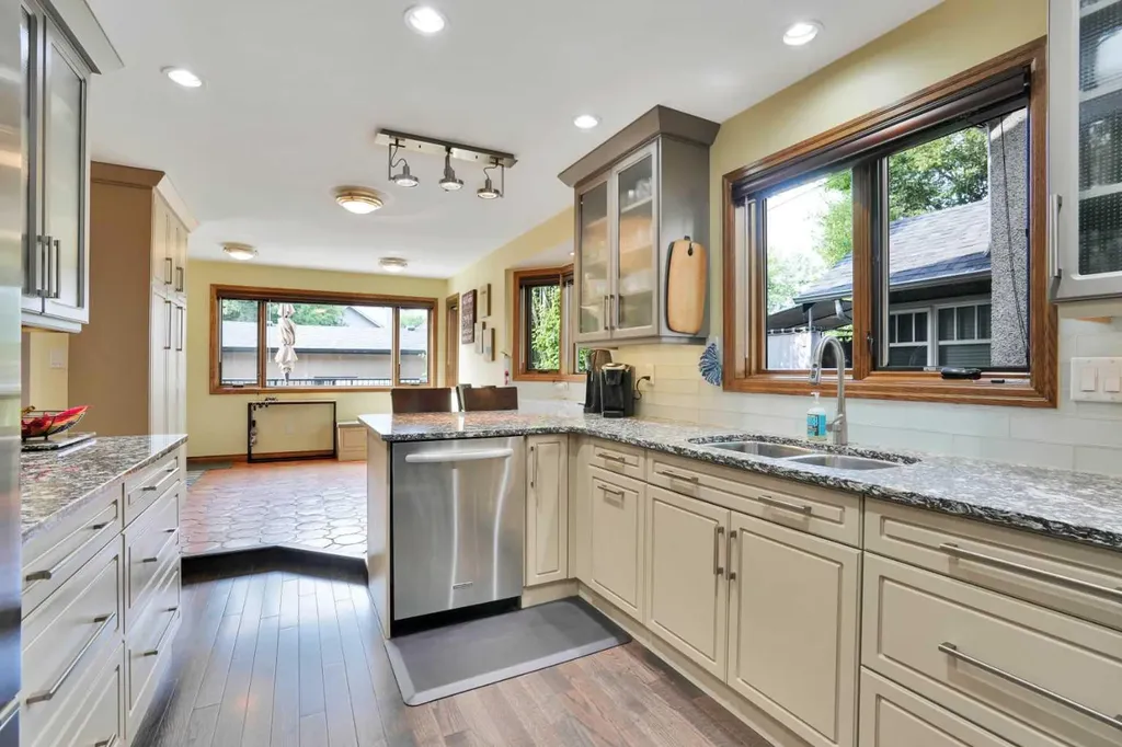 217 11 Avenue NE Calgary AB T2E 0Y9