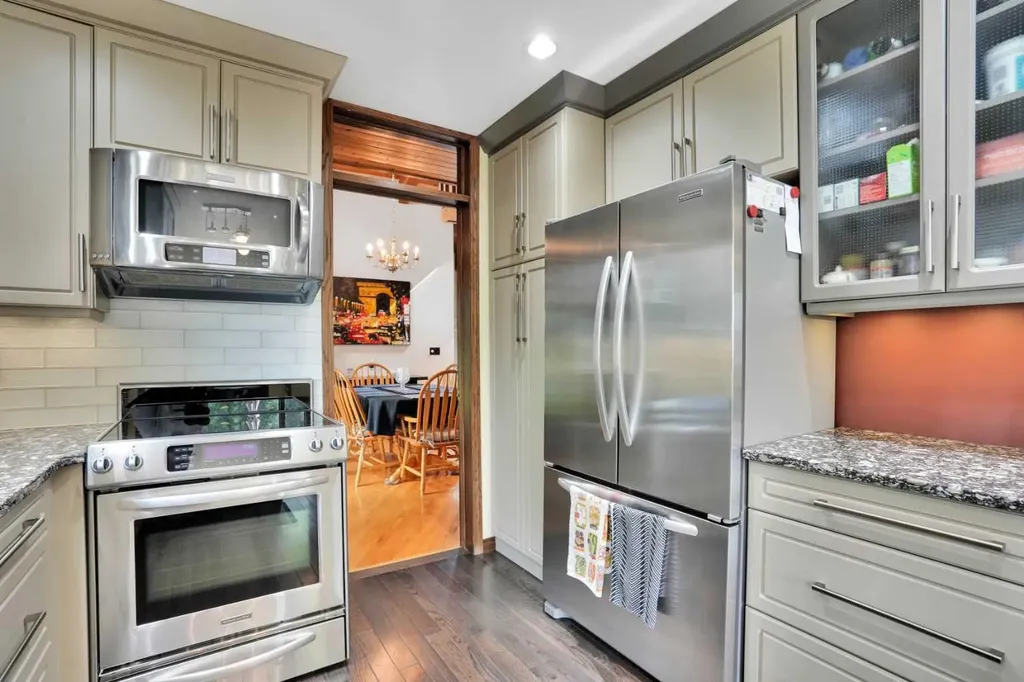 217 11 Avenue NE Calgary AB T2E 0Y9