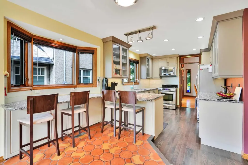 217 11 Avenue NE Calgary AB T2E 0Y9