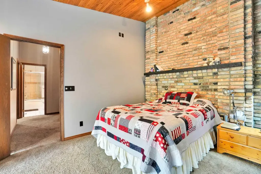 217 11 Avenue NE Calgary AB T2E 0Y9