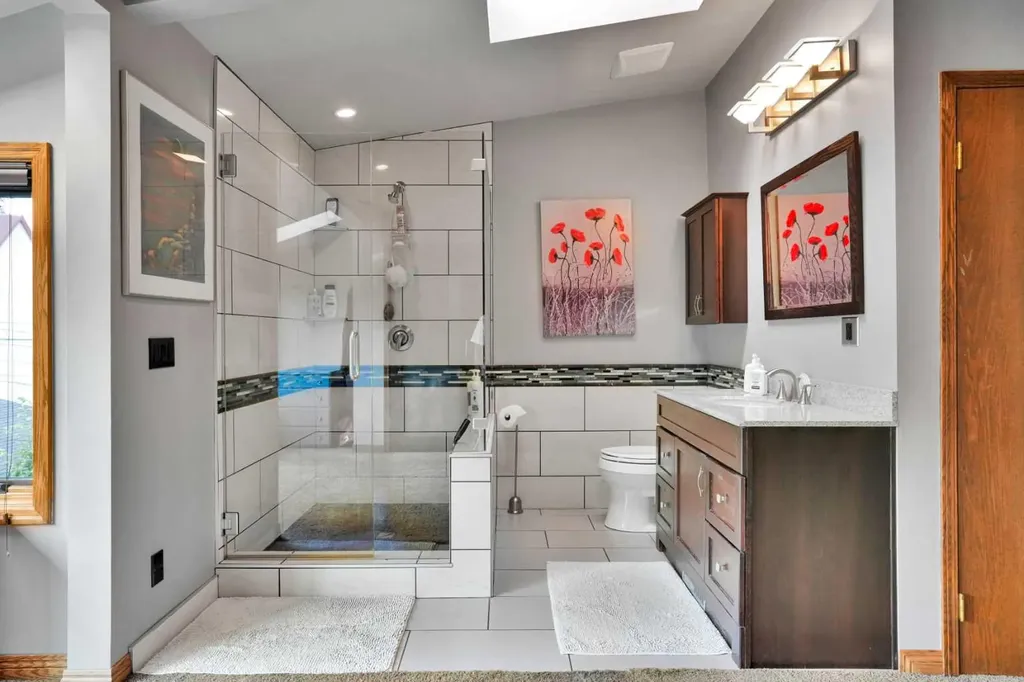 217 11 Avenue NE Calgary AB T2E 0Y9