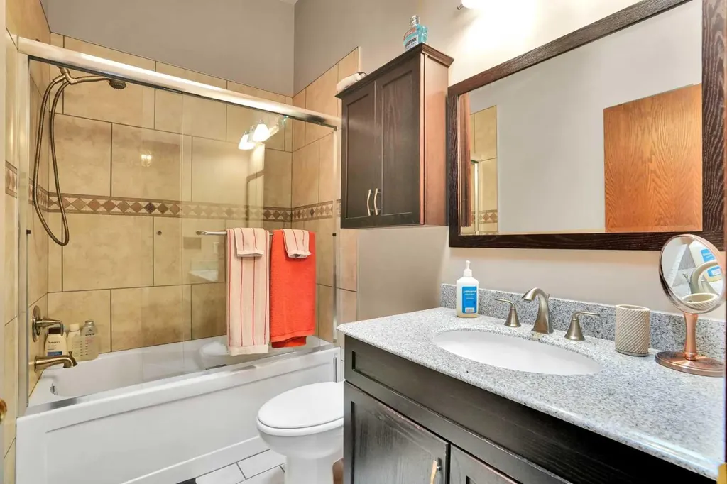 217 11 Avenue NE Calgary AB T2E 0Y9