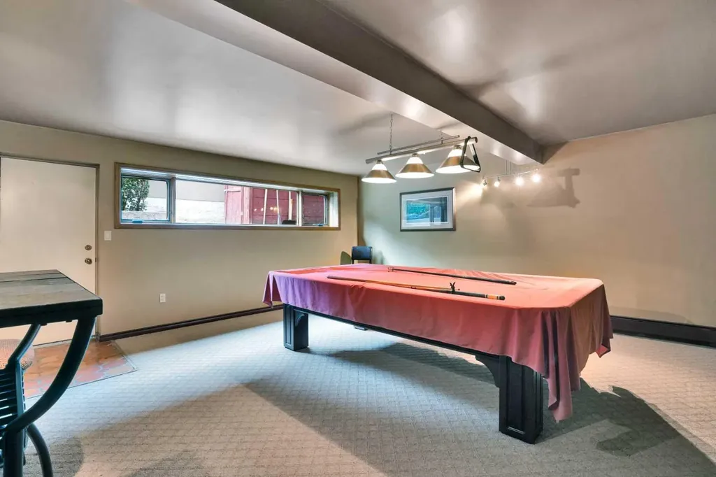 217 11 Avenue NE Calgary AB T2E 0Y9