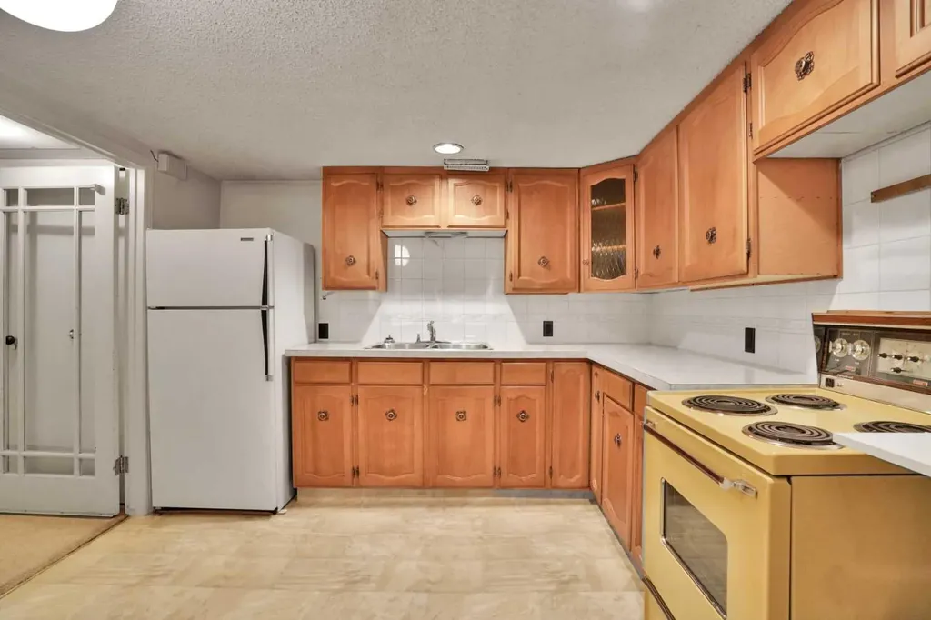 217 11 Avenue NE Calgary AB T2E 0Y9