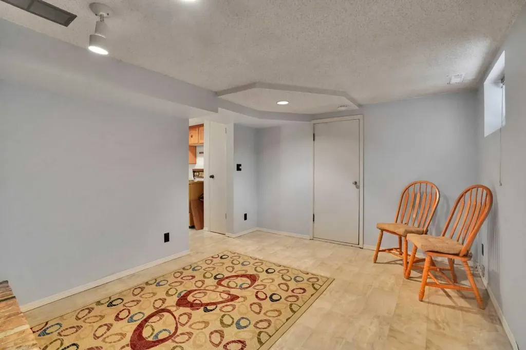 217 11 Avenue NE Calgary AB T2E 0Y9