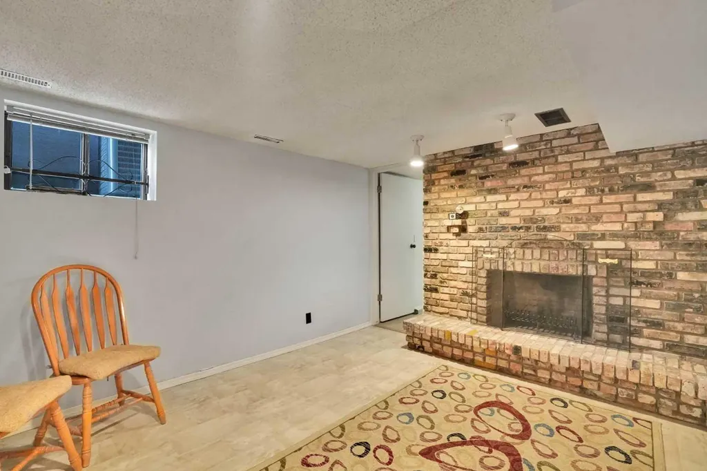 217 11 Avenue NE Calgary AB T2E 0Y9