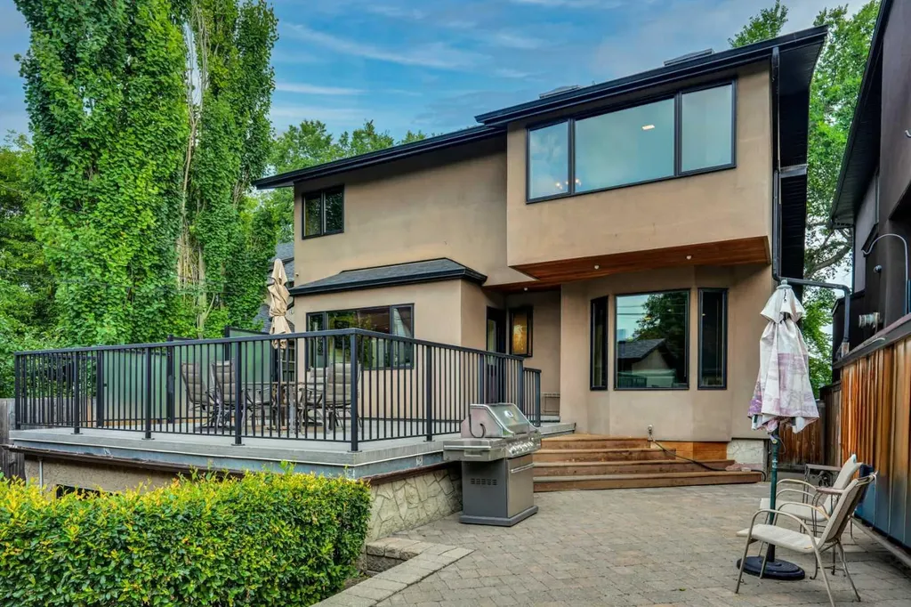 217 11 Avenue NE Calgary AB T2E 0Y9