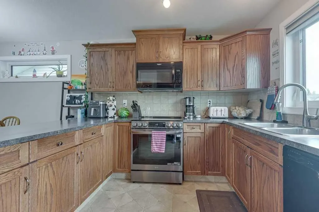 183 Kelloway Crescent Red Deer AB T4P 3E4