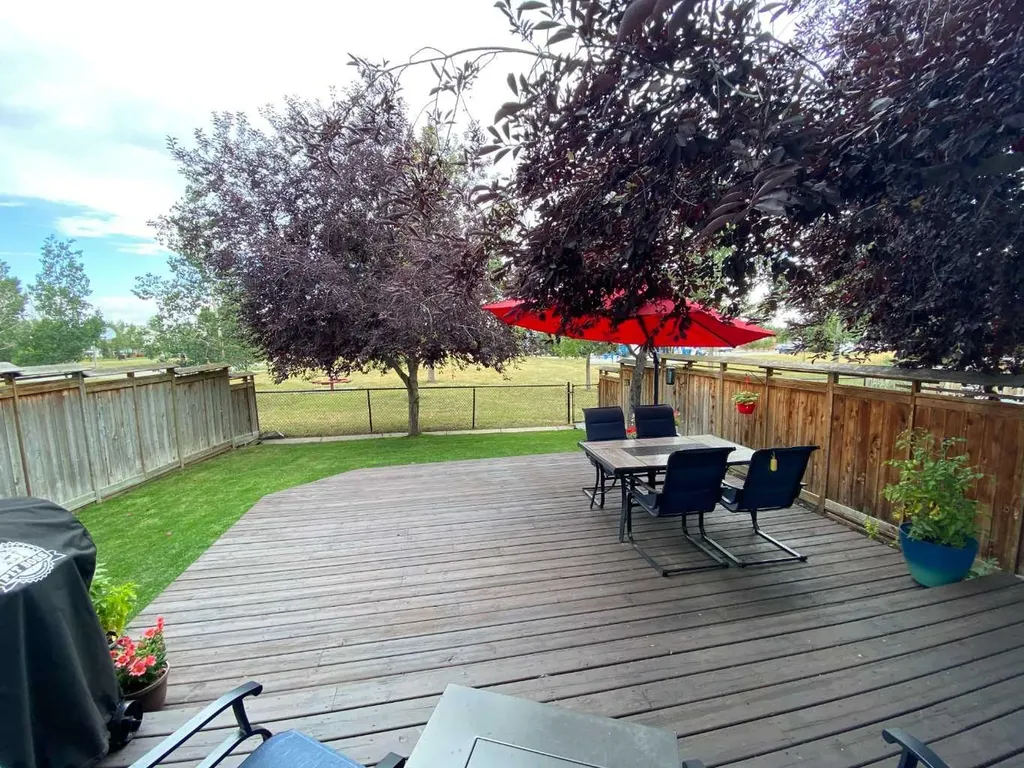 31 Mt Aberdeen Grove SE Calgary AB T2Z 3N6
