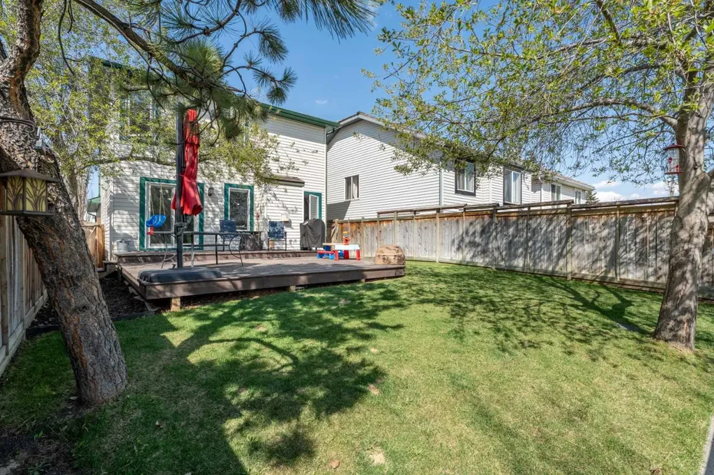 31 Mt Aberdeen Grove SE Calgary AB T2Z 3N6
