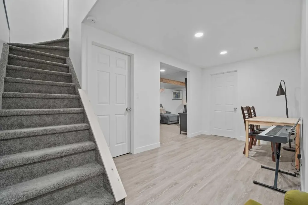 31 Mt Aberdeen Grove SE Calgary AB T2Z 3N6