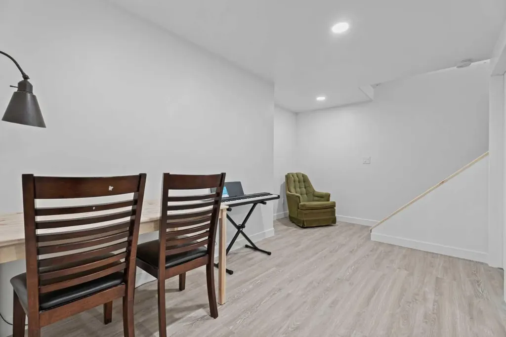 31 Mt Aberdeen Grove SE Calgary AB T2Z 3N6