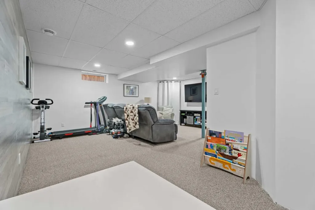 31 Mt Aberdeen Grove SE Calgary AB T2Z 3N6