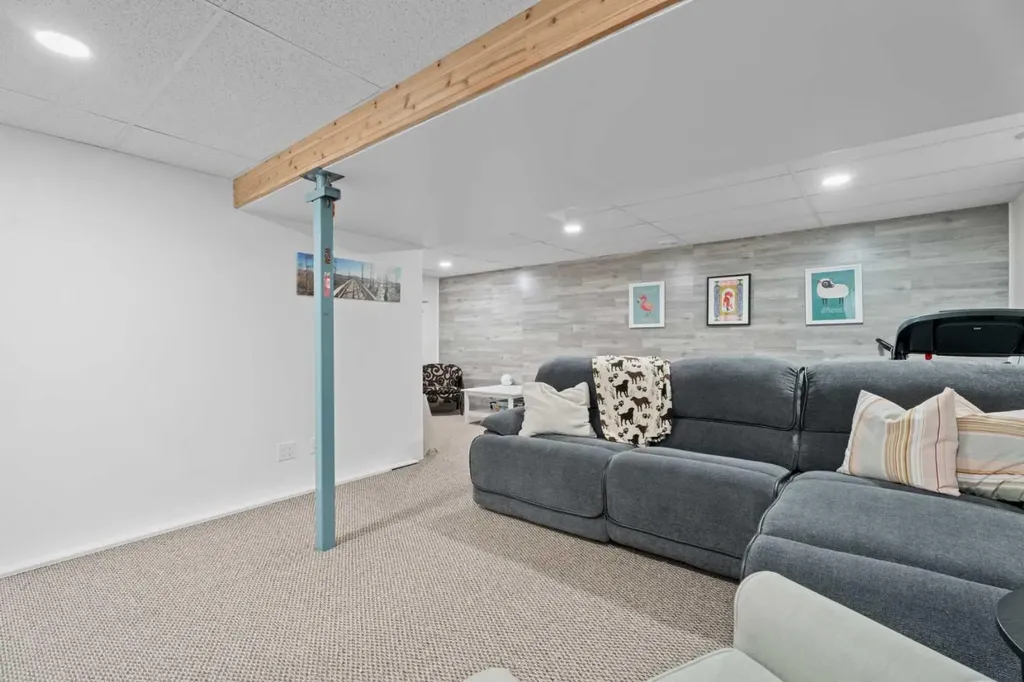 31 Mt Aberdeen Grove SE Calgary AB T2Z 3N6