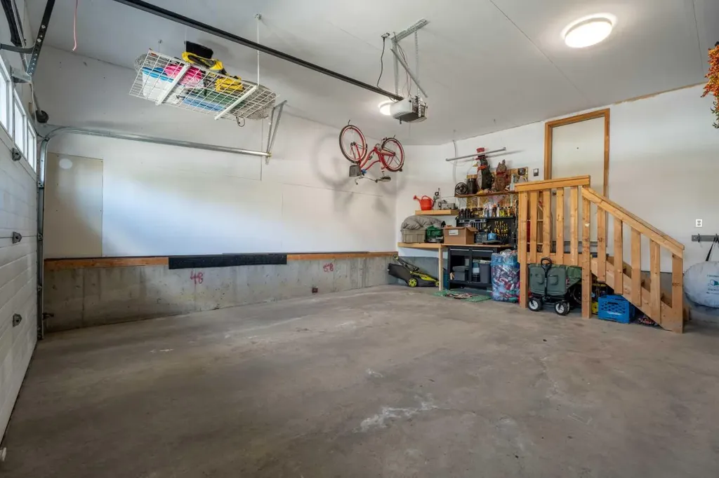 31 Mt Aberdeen Grove SE Calgary AB T2Z 3N6