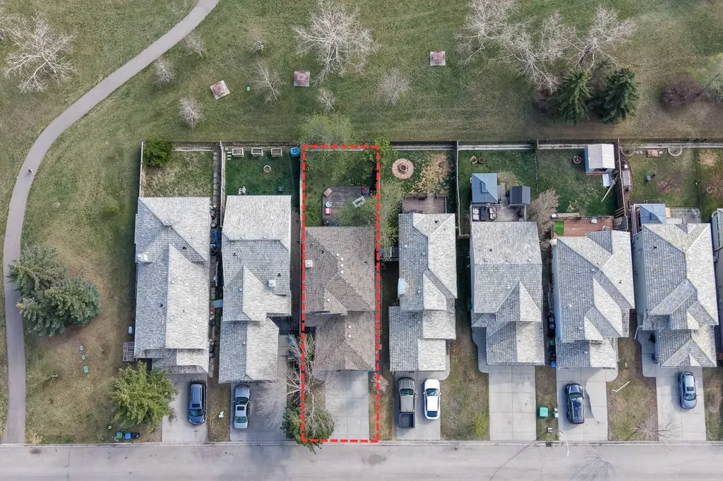31 Mt Aberdeen Grove SE Calgary AB T2Z 3N6