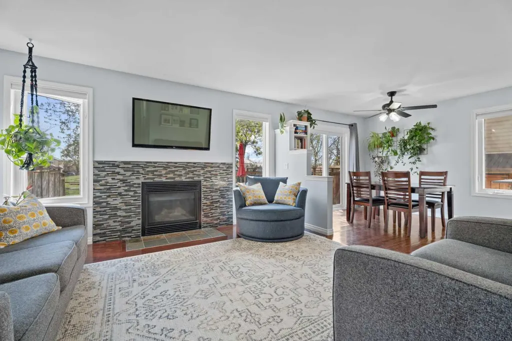 31 Mt Aberdeen Grove SE Calgary AB T2Z 3N6