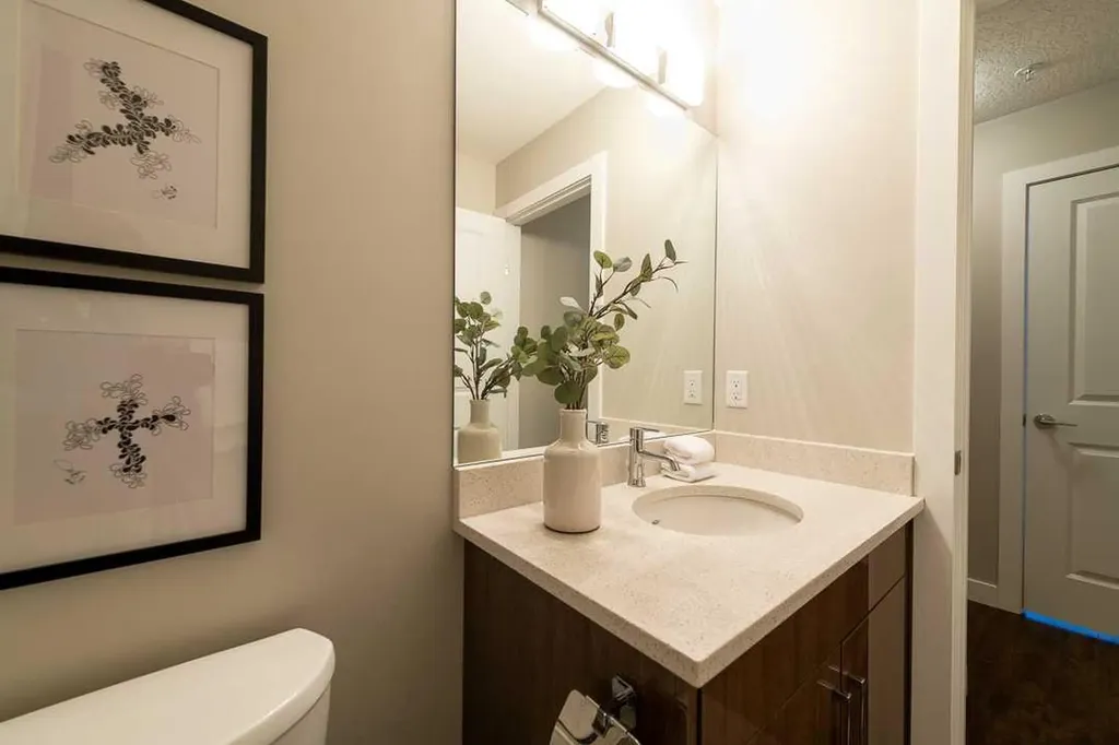 607 17 Avenue NW Calgary AB T2M 0N6