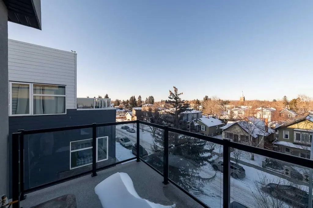 607 17 Avenue NW Calgary AB T2M 0N6