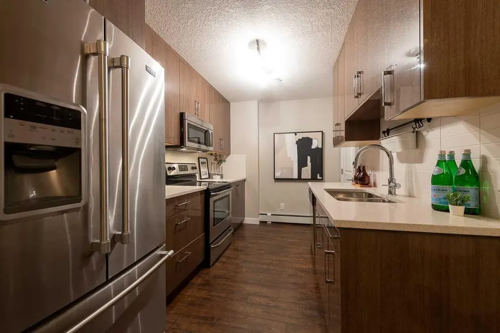 607 17 Avenue NW Calgary AB T2M 0N6