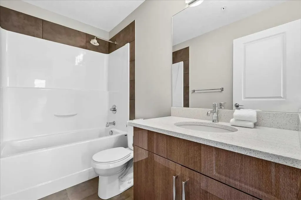 607 17 Avenue NW Calgary AB T2M 0N6
