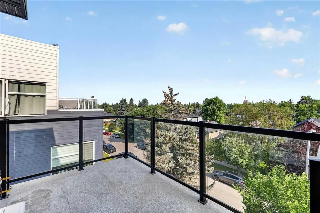 607 17 Avenue NW Calgary AB T2M 0N6
