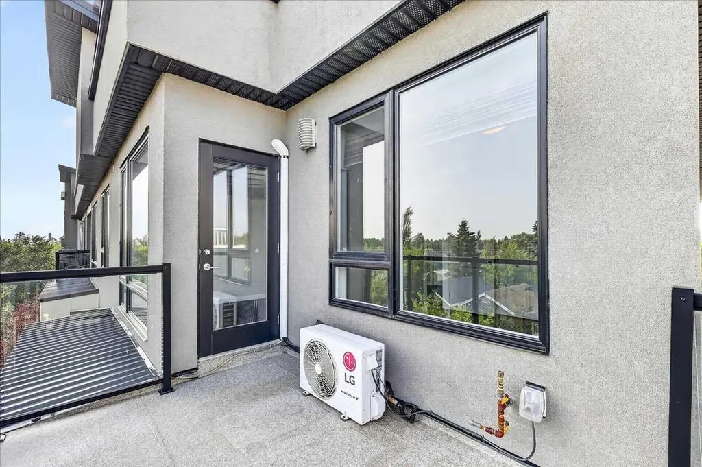 607 17 Avenue NW Calgary AB T2M 0N6