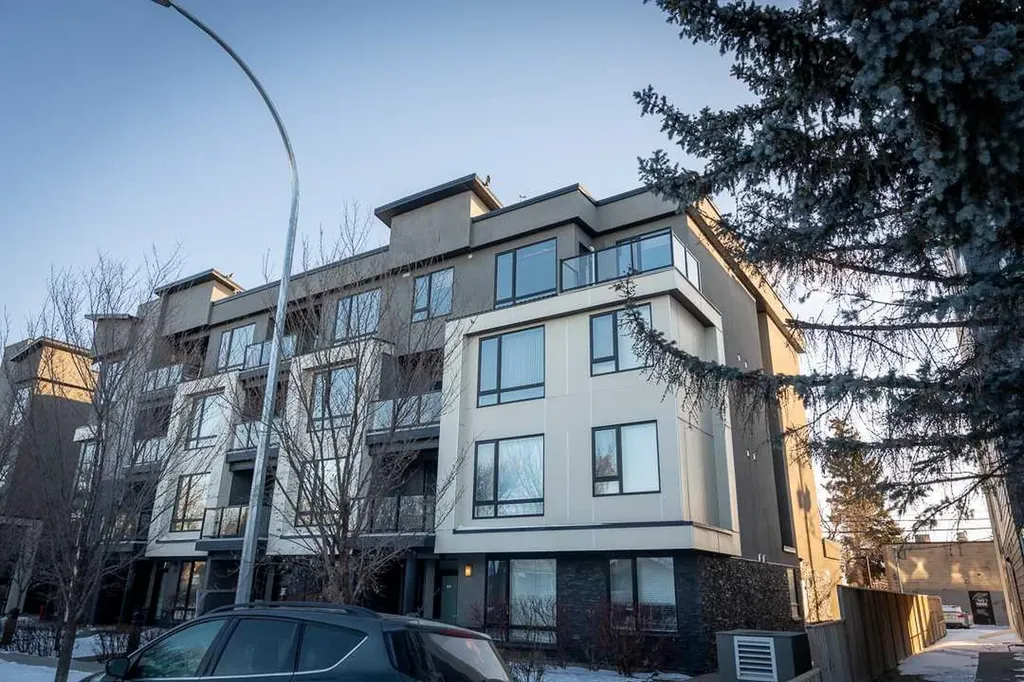 607 17 Avenue NW Calgary AB T2M 0N6