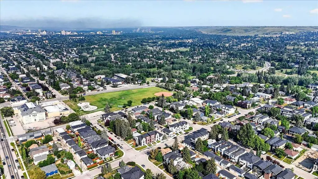 607 17 Avenue NW Calgary AB T2M 0N6