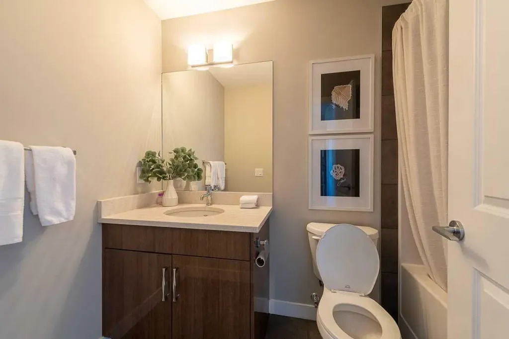 607 17 Avenue NW Calgary AB T2M 0N6