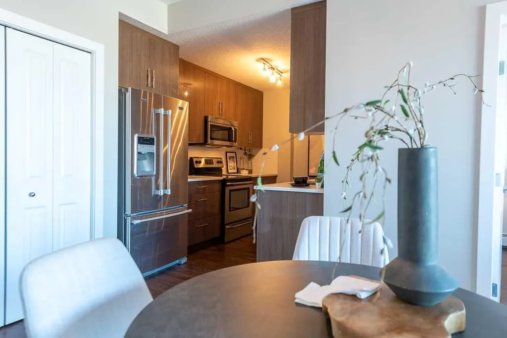 607 17 Avenue NW Calgary AB T2M 0N6