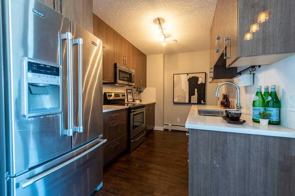 607 17 Avenue NW Calgary AB T2M 0N6