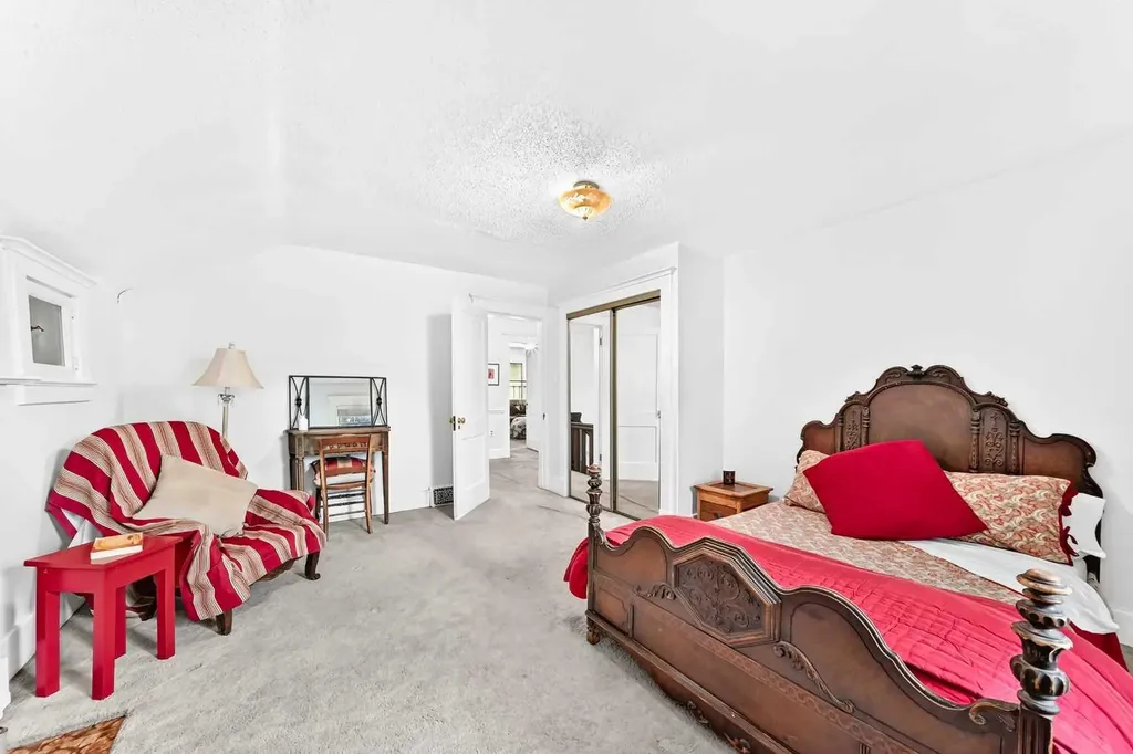 1925 10 Street SW Calgary AB T2T3G2