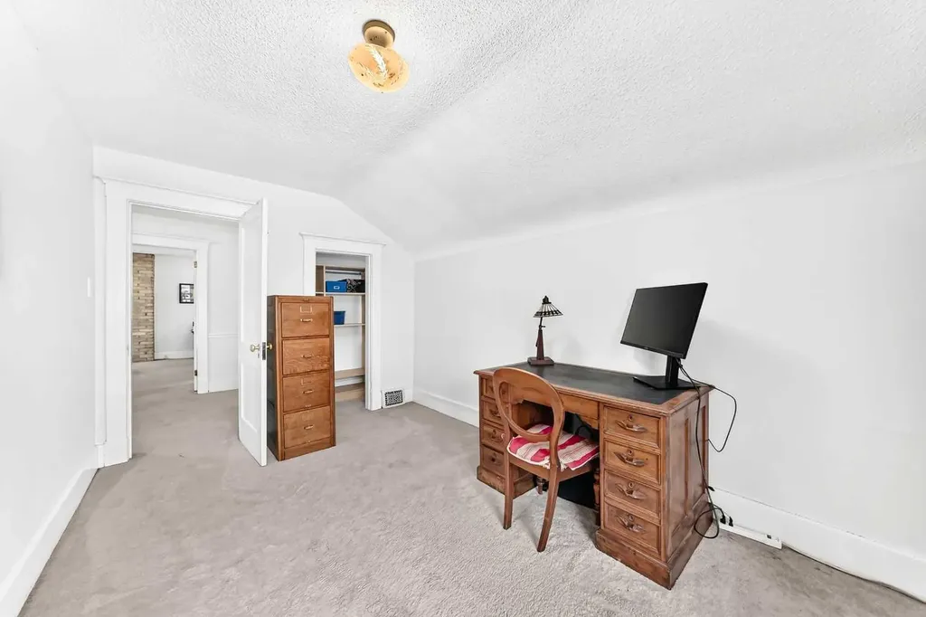 1925 10 Street SW Calgary AB T2T3G2