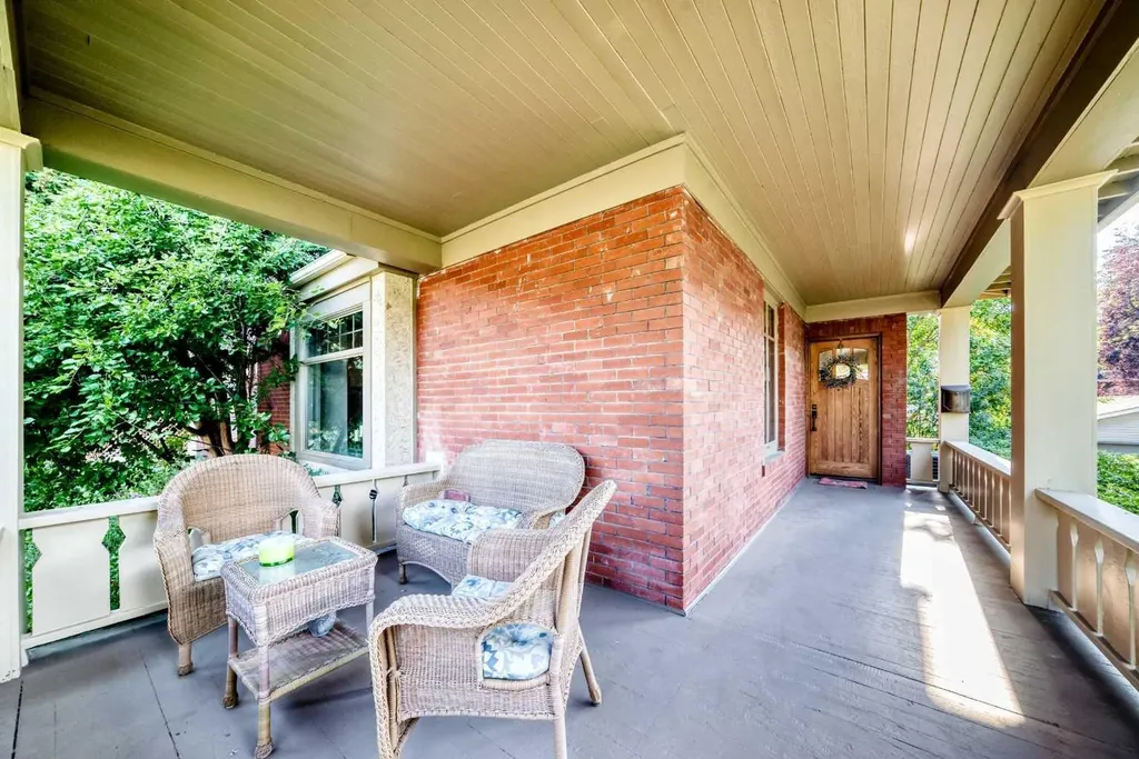 1925 10 Street SW Calgary AB T2T3G2