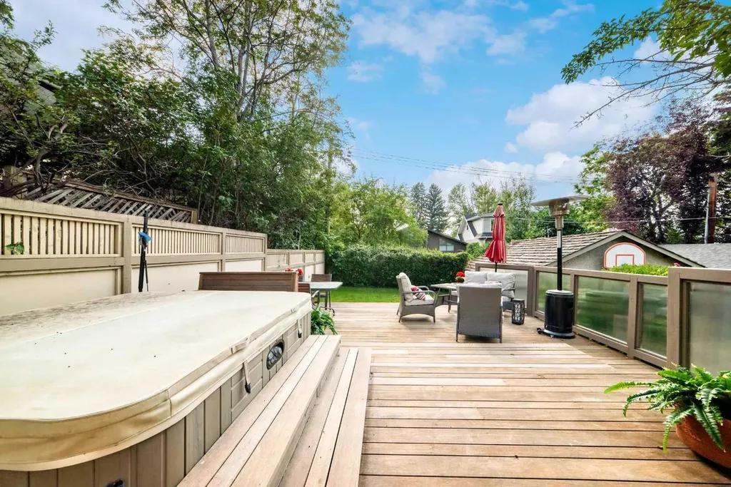 1925 10 Street SW Calgary AB T2T3G2