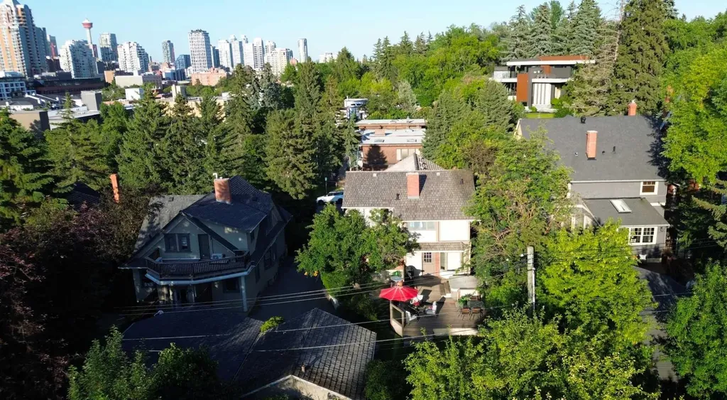 1925 10 Street SW Calgary AB T2T3G2